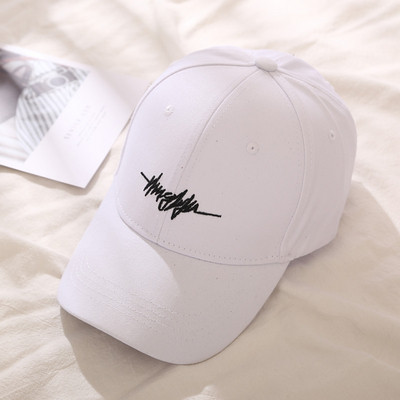 Palarie sport de dama cu vizor si broderie - inscriptie