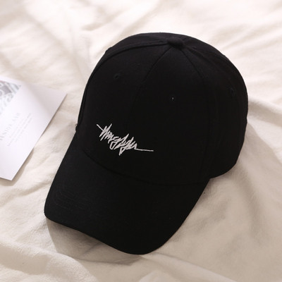 Palarie sport de dama cu vizor si broderie - inscriptie