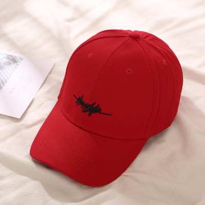 Palarie sport de dama cu vizor si broderie - inscriptie