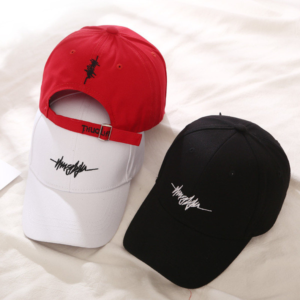 Palarie sport de dama cu vizor si broderie - inscriptie