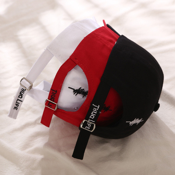 Palarie sport de dama cu vizor si broderie - inscriptie