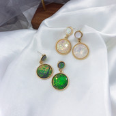 Cercei moderni de dama in verde si alb