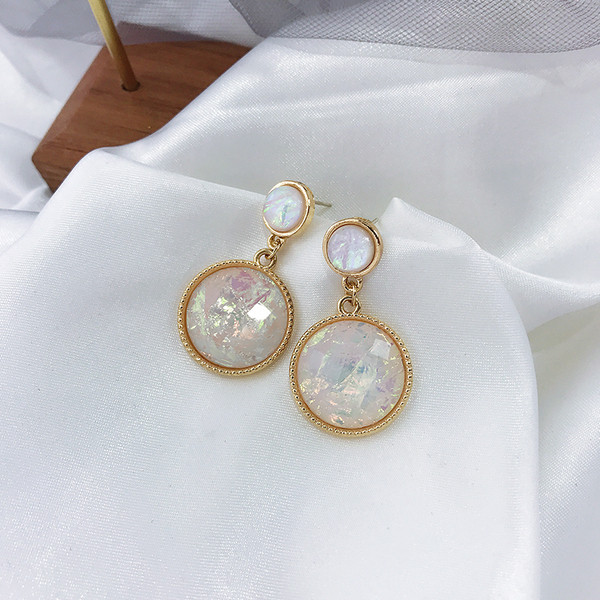 Cercei moderni de dama in verde si alb