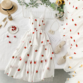 Лятна дамска рокля разкроен модел с тънки презрамки в бял цвят