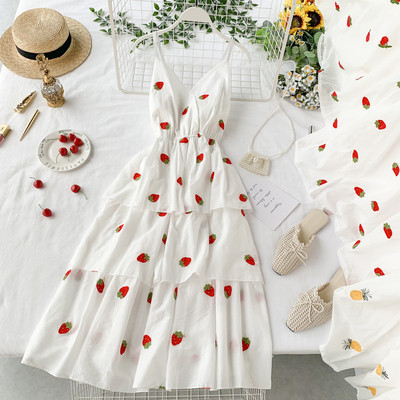 Лятна дамска рокля разкроен модел с тънки презрамки в бял цвят