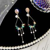 Cercei de dama actuali cu perle si pietre colorate
