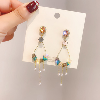 Cercei de dama actuali cu perle si pietre colorate