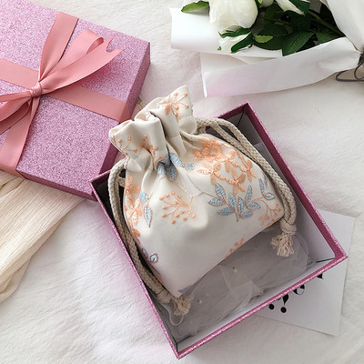 Geanta dama cu broderie in trei culori