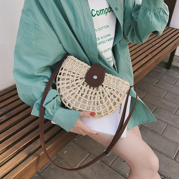 Geanta de dama moderna tricotata in doua culori