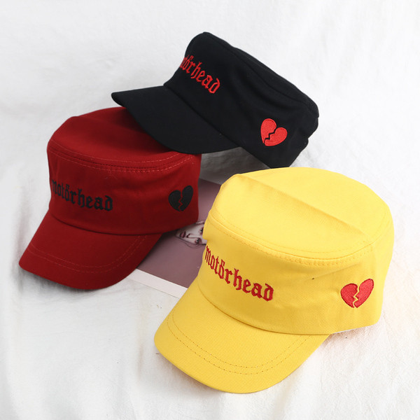 Нов модел дамска шапка с цветна бродерия в няколко цвята 