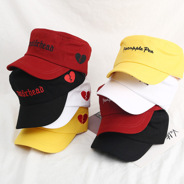 Нов модел дамска шапка с цветна бродерия в няколко цвята 