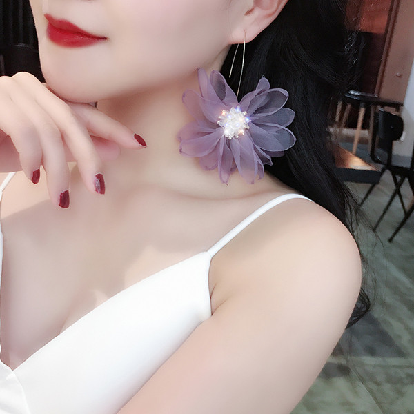 Cercei eleganti de dama in alb si mov