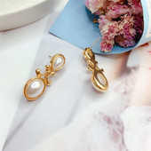 Cercei eleganti de dama de culoare auriu si perle