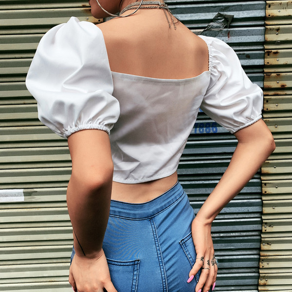 Bluză scurtă de damă cu mâneci largi de culoare albă