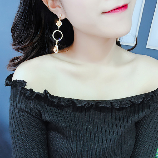 Cercei eleganti de dama in culoarea aurie cu pietre