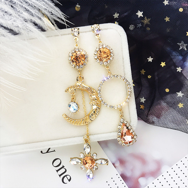 Cercei eleganti de dama in culoarea aurie cu pietre