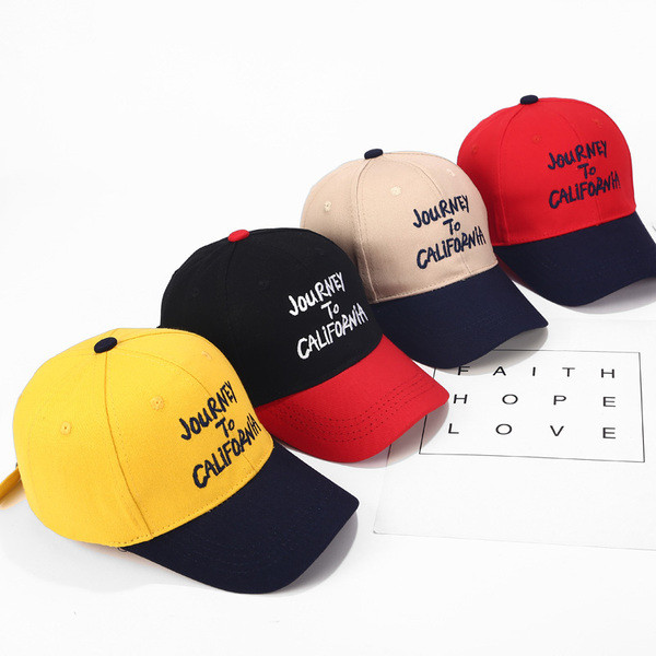 Дамска шапка с бродерия и козирка в няколко цвята 