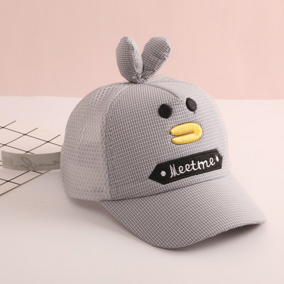 Pălărie modernă pentru copii cu vizor și element 3D - are mai multe culori