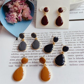 Cercei atârnați de damă în mai multe culori