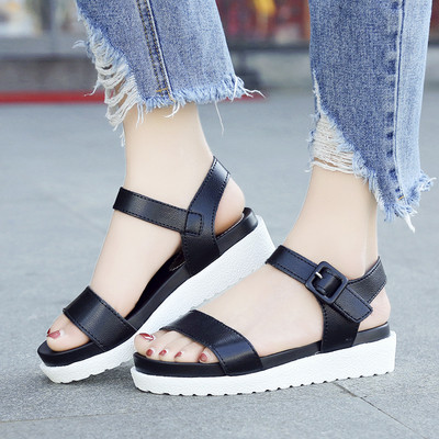 Καθημερινά  γυναικεία σανδάλια με επίπεδη σόλα σε μαύρο, λευκό και μπεζ χρώμα