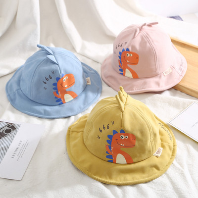 Детска шапка с цветна апликация и 3D-елемент в няколко цвята 