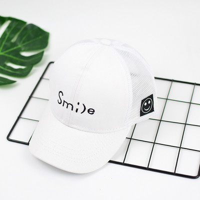 Дамска шапка с бродерия-надпис в няколко цвята 