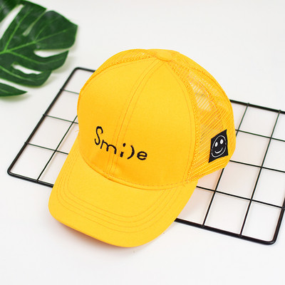 Дамска шапка с бродерия-надпис в няколко цвята 