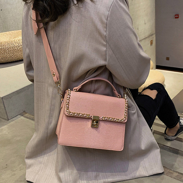 Geanta de dama din piele cu decor metalic in mai multe culori