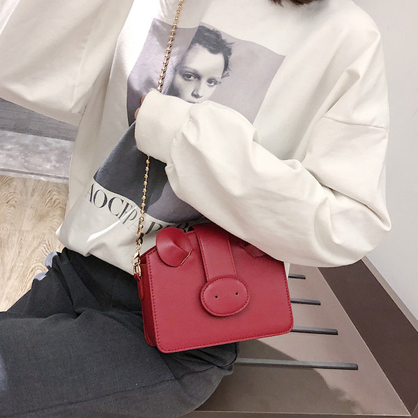 Geanta de dama moderna cu element 3D in diferite culori