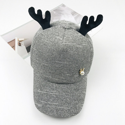 Palarie pentru copii cu vizor si element 3D in mai multe culori