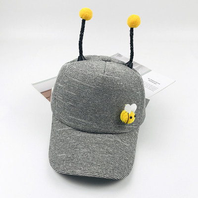 Palarie pentru copii cu vizor si element 3D in mai multe culori