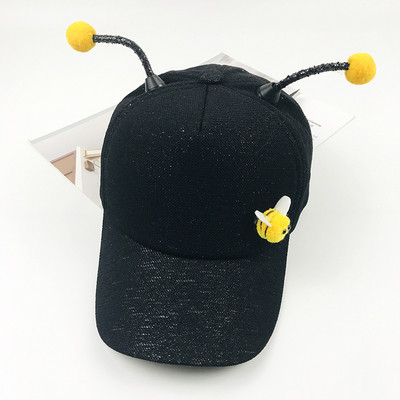 Palarie pentru copii cu vizor si element 3D in mai multe culori