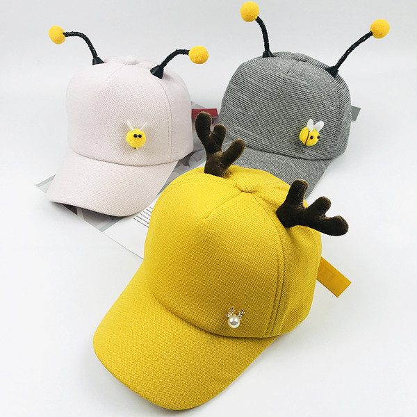 Palarie pentru copii cu vizor si element 3D in mai multe culori