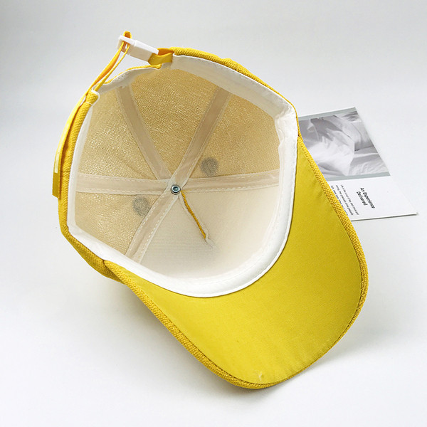 Palarie pentru copii cu vizor si element 3D in mai multe culori