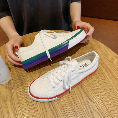 Tenisi albi casual de culoare alba cu talpa colorata