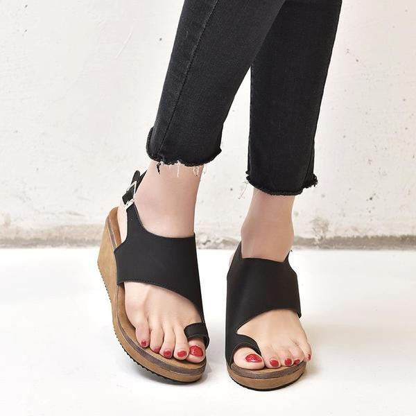 Γυναικεία σανδάλια από οικολογικό σουέτ σε πολύχρωμη πλατφόρμα