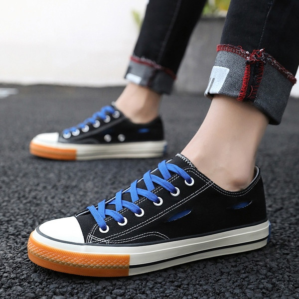 Tenisi casual barbati in trei culori cu cravate