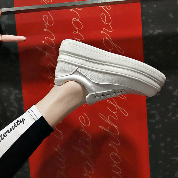 Γυναικεία παπούτσια casual  με  κορδόνια σε λευκό και ροζ χρώμα