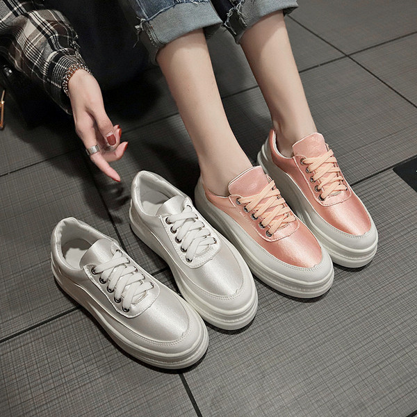 Γυναικεία παπούτσια casual  με  κορδόνια σε λευκό και ροζ χρώμα