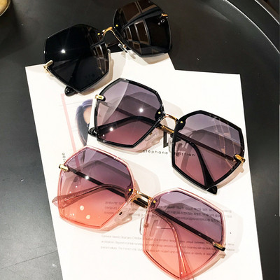 Нов модел стилни дамски слънчеви очила в няколко цвята