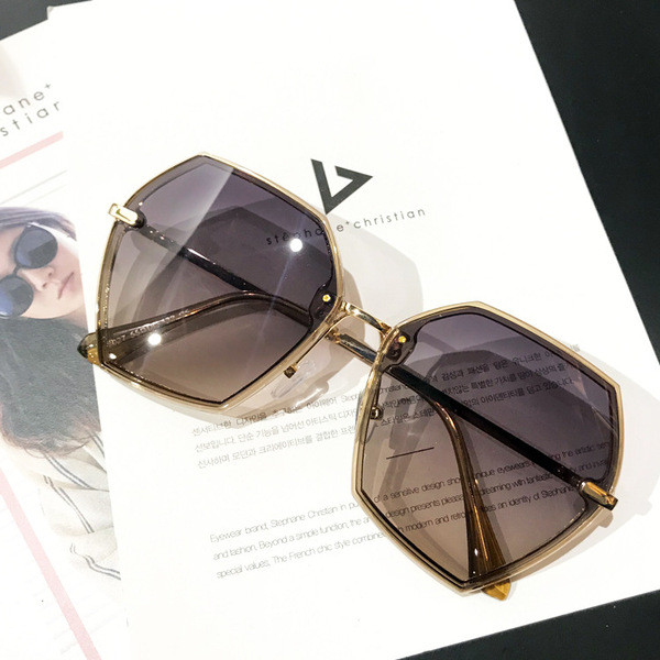 Model nou de ochelari de soare eleganti de dama in mai multe culori