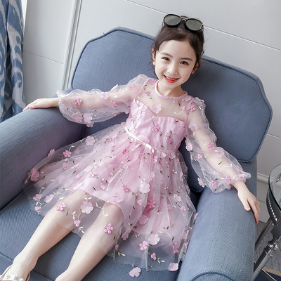 Модерна детска рокля в розов цвят с флорални мотиви