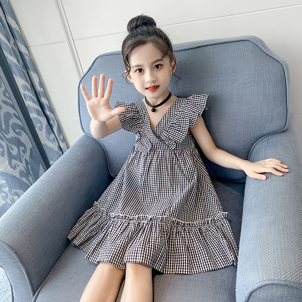 Модерна детска карирана рокля в червен и черен цват - разкроен модел