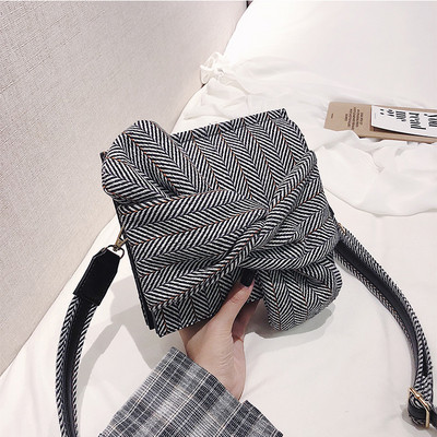 Geanta de dama moderna cu maner lung