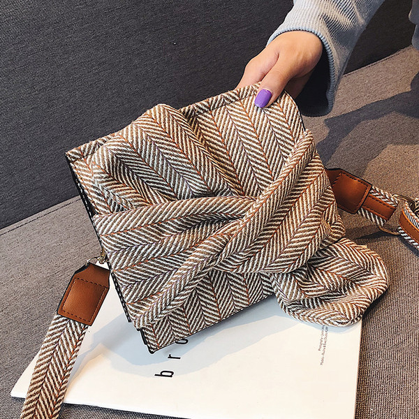 Geanta de dama moderna cu maner lung