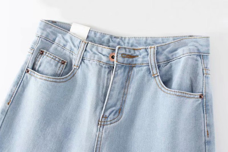 Blugi de dama model uni de culoare albastru deschis