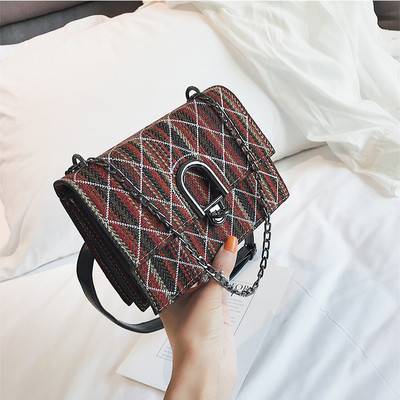 Geanta de dama cu inchidere metalica in doua culori