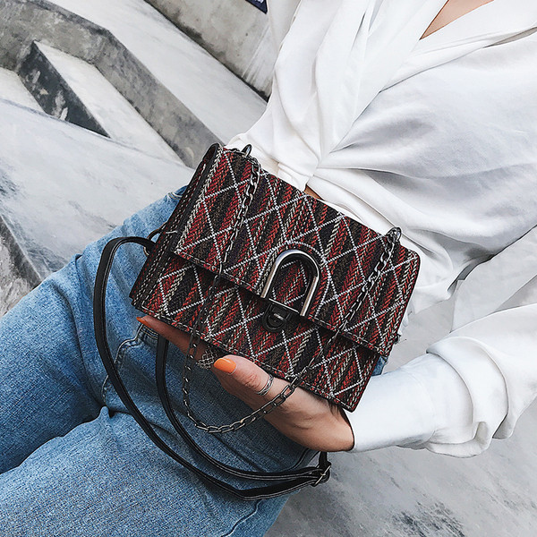 Geanta de dama cu inchidere metalica in doua culori