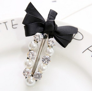 Ac de păr de damă în trei culori cu perle și panglică