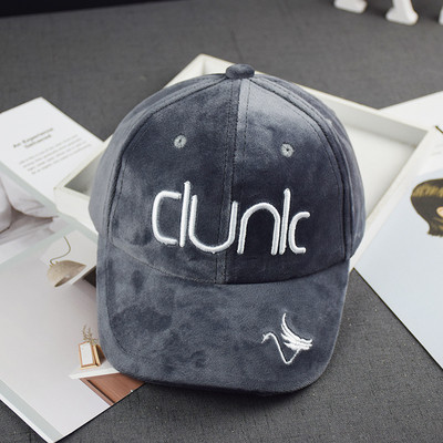 Palarie pentru copii din catifea cu broderie in mai multe culori